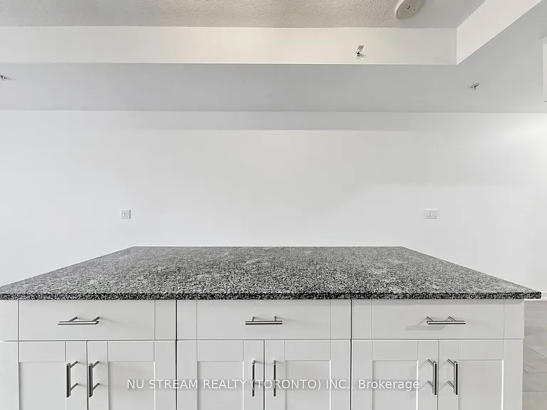 10 Willison Sq #708 — Photo 6