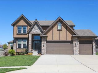 114 S Eastglen Dr, Raymore, MO 64083