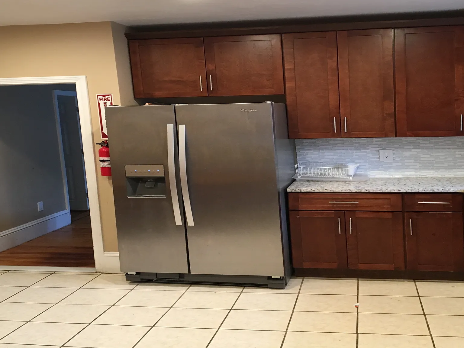 3 bed, 1.5 bath, 1200 sqft, $2,200 — Photo 2