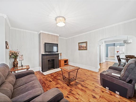 5th image of 1824 W 57th St