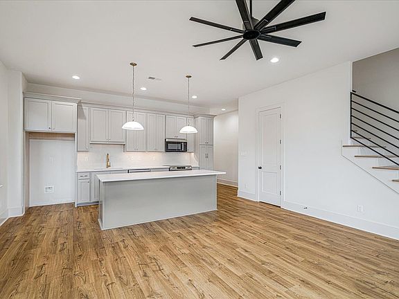 3rd image of 5474 Park Ave