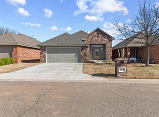 405 SE 10th St, Moore, OK 73160
