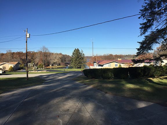 5th image of 26088 Lakeview Dr
