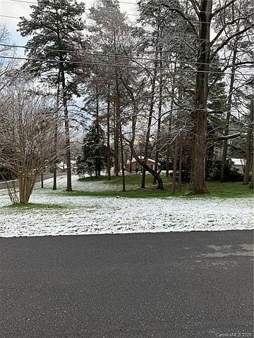 2nd image of 8601 Circle Dr