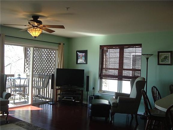 Living Room (End Unit w/Additional Windows)