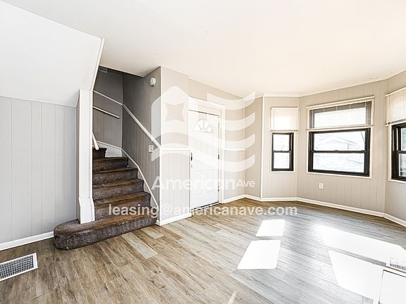 257428_002_living_room_3.jpg