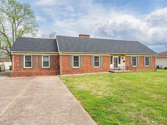 2nd image of 2931 Frederica St