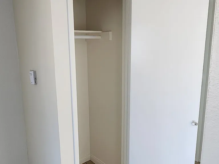 Hall Closet 16581-4