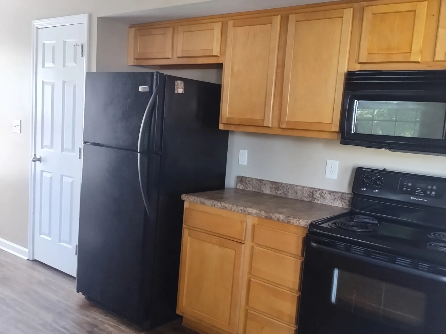 4 bed, 2.5 bath, 1837 sqft, $2,125 — Photo 1
