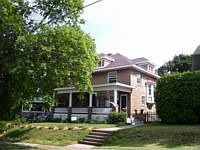 1st image of 410 E Hewitt Ave