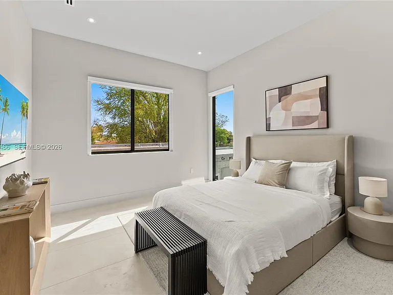 245 NE 116th St — Photo 32
