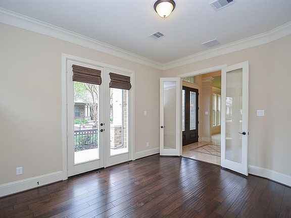 5th image of 906 Arden Oaks Dr