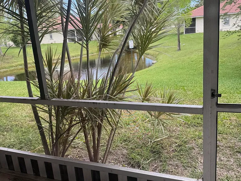 9921 Three Lakes Cir #9921 — Photo 34