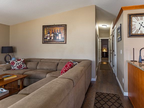 5th image of 976 Orchard Dr SW