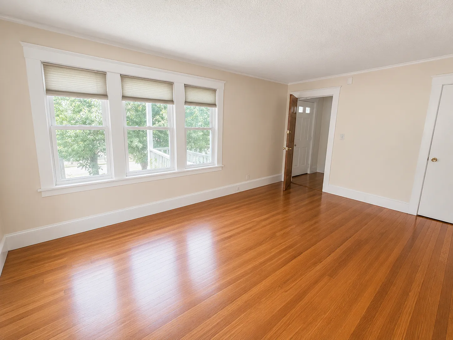 2 bed, 1000 sqft, $2,575 — Photo 3