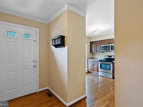 4th image of 6036 Rockton Ct