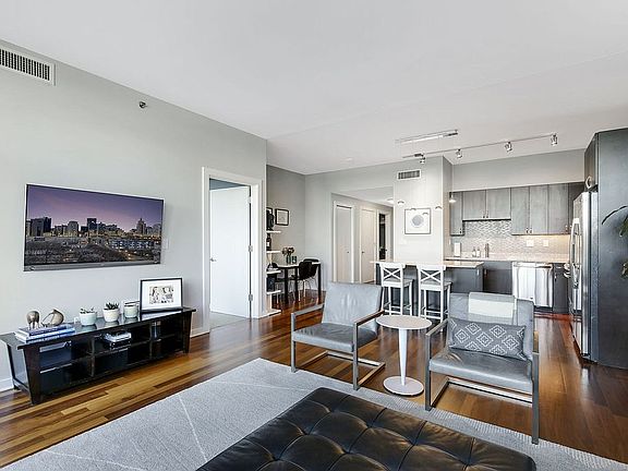 3rd image of 1120 2nd St S #204
