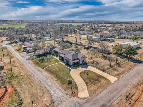 403 Washington St, Foss, OK 73647