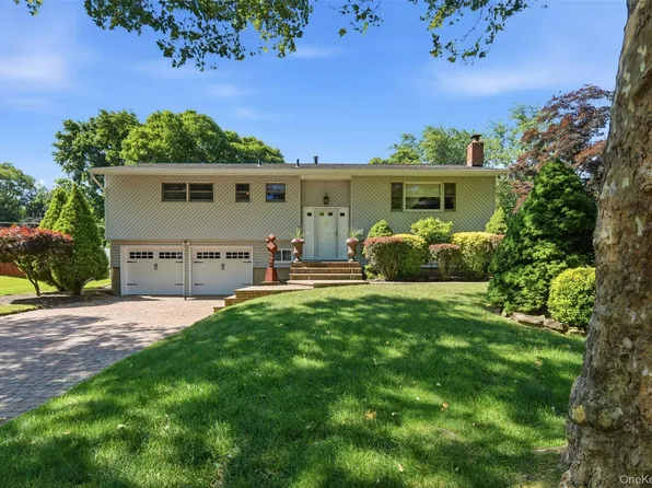 5 Pine Hill Lane, Dix Hills, NY 11746