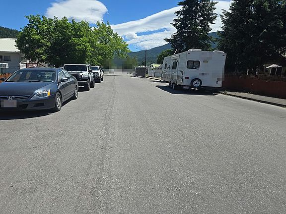5th image of 414 W Mullan Ave