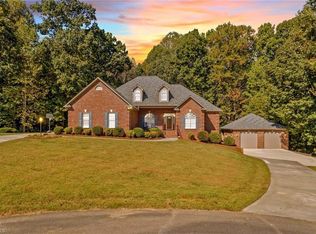 100 Burkeview Ct, Lexington, NC 27295