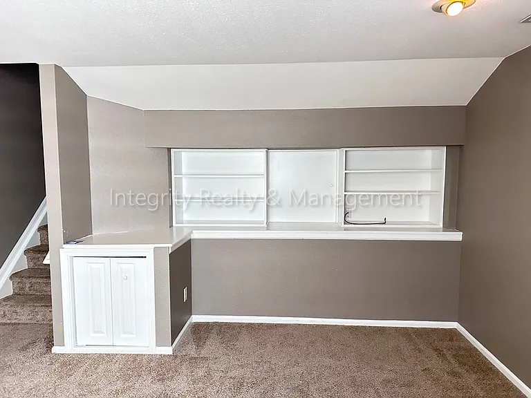 1041 Laurenwood Ln — Photo 45