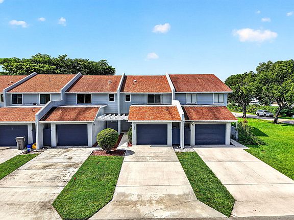 3rd image of 1633 Woodbridge Lakes Circle #1633