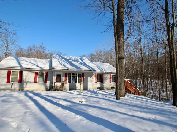 8290 W County Line Rd, Fenton, MI 48430