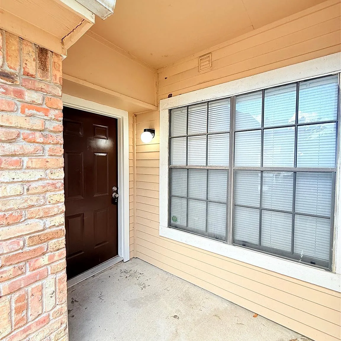 2 bed, 1.0 bath, 838 sqft, $1,599 — Photo 2