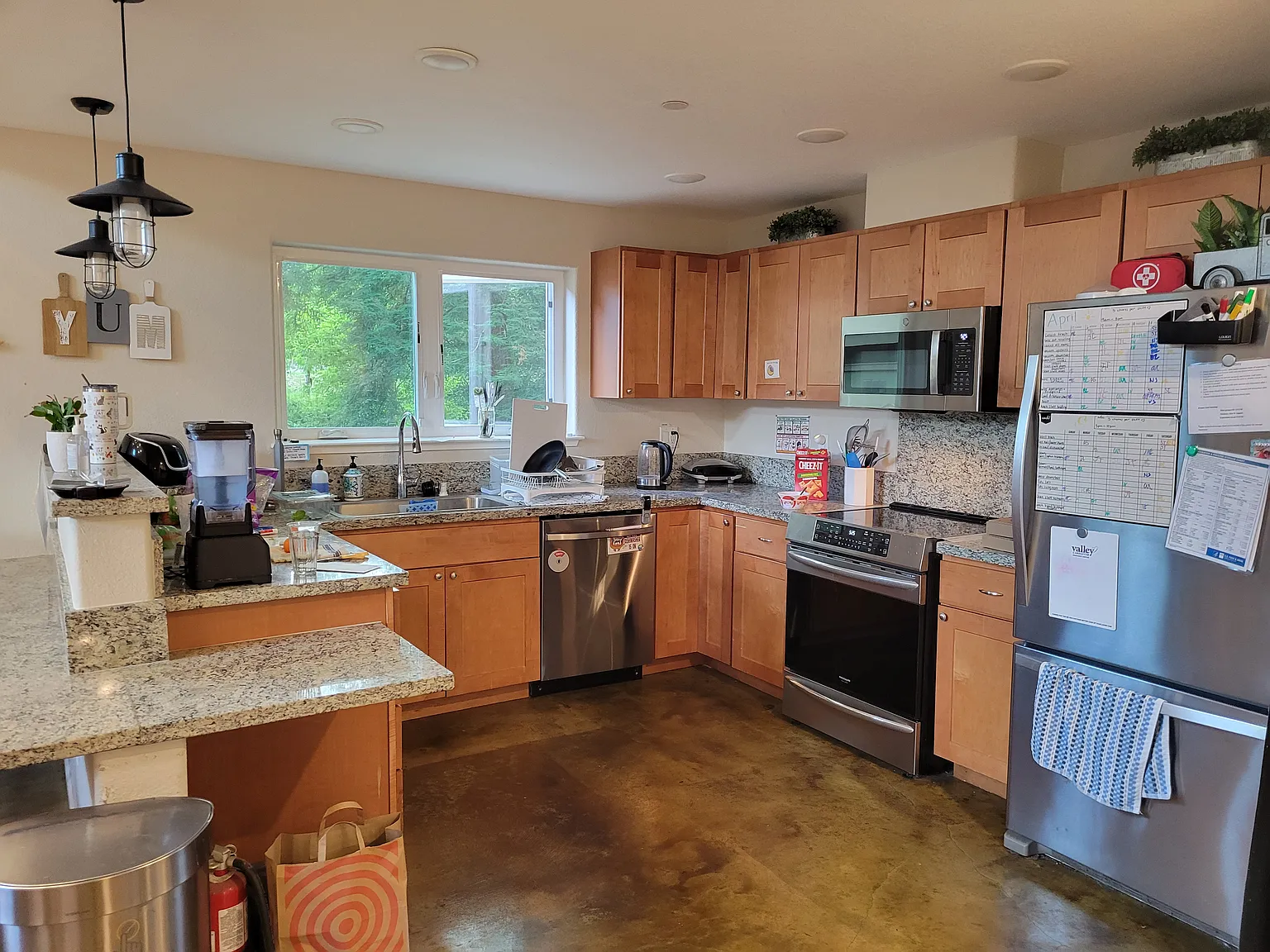 5 bed, 2500 sqft, $1,400 — Photo 3