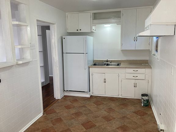 3rd image of 1261 Golla Dr