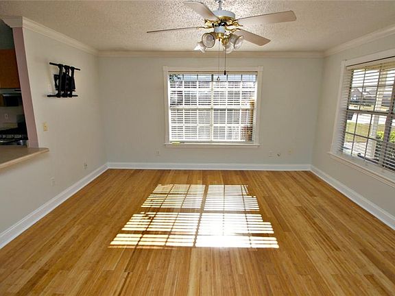 3rd image of 4945 Liberty Oaks Dr