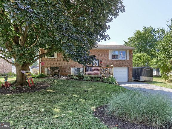 3rd image of 1411 Esther Dr