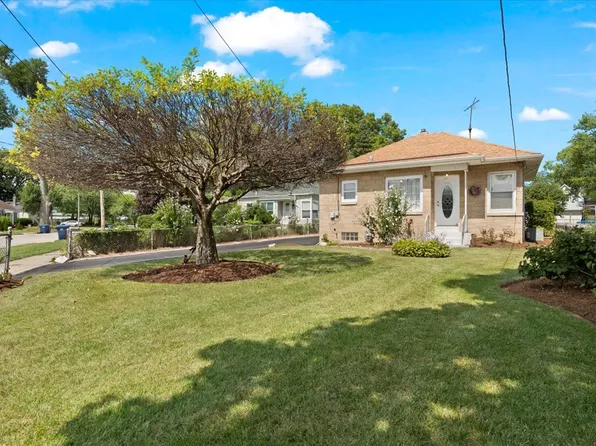 1026 Porter St, Waukegan, IL 60085