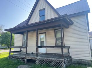 103 S 6th St, Clinton, IA 52732