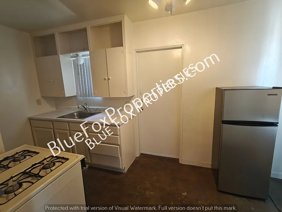 1 bed/1 bath house across from UofA stadium! — Photo 4