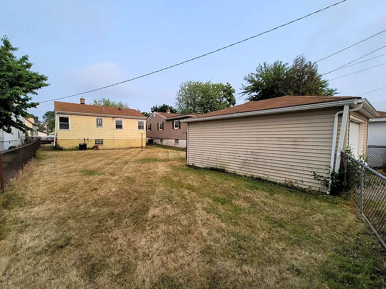 2716 White Oak Ave — Photo 16