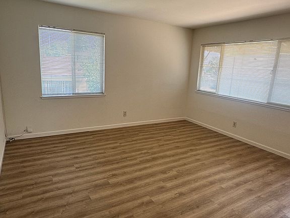 3rd image of 205 Smalley Ave APT 3