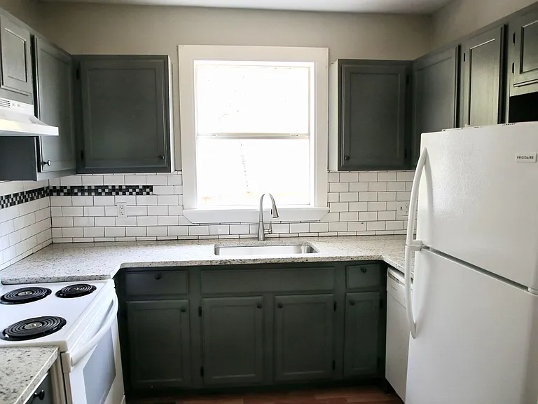 714 S Valentine St — Photo 9