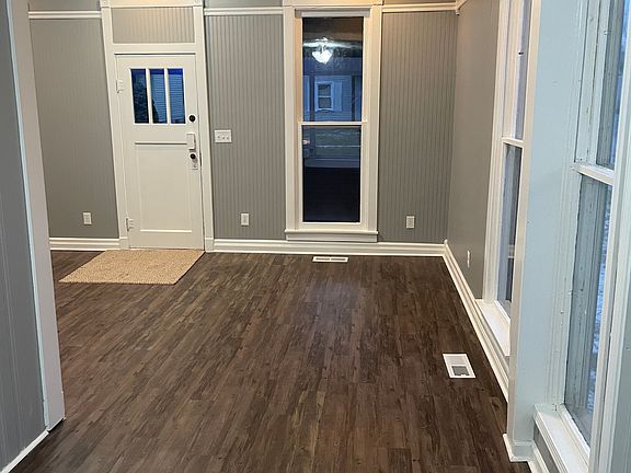 4th image of 343 N Center St