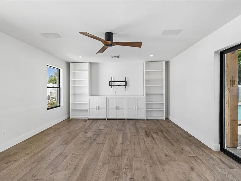 301 E Royal Palm Rd — Photo 14