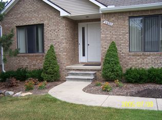 6450 Waldon Woods Dr, Clarkston, MI 48346
