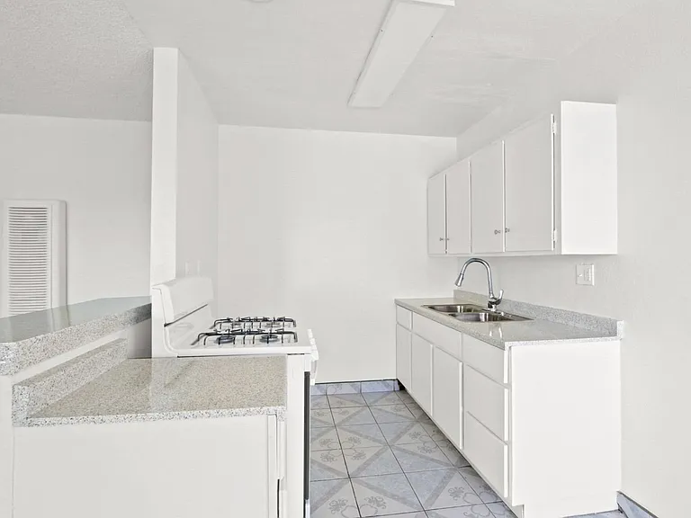 Westminster Apartments — Photo 40