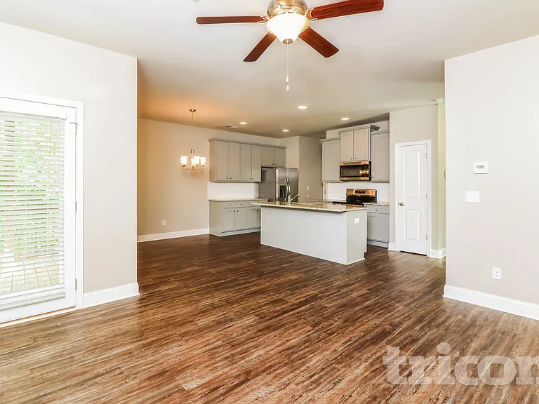 33 Ireland Ln — Photo 2