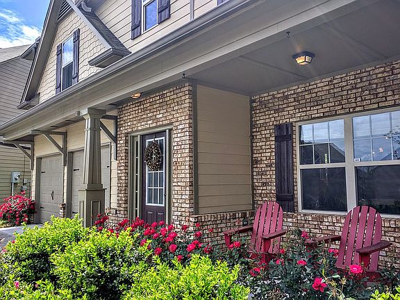 PICTURESQUE FRONT PORCH