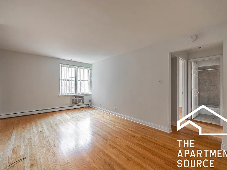 3706 N Pine Grove Ave #3 — Photo 5