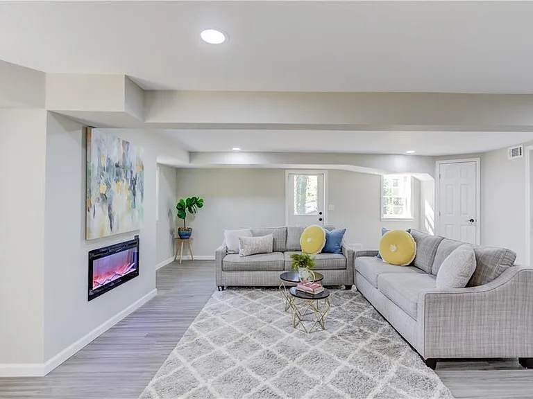 154 Huston Dr — Photo 5