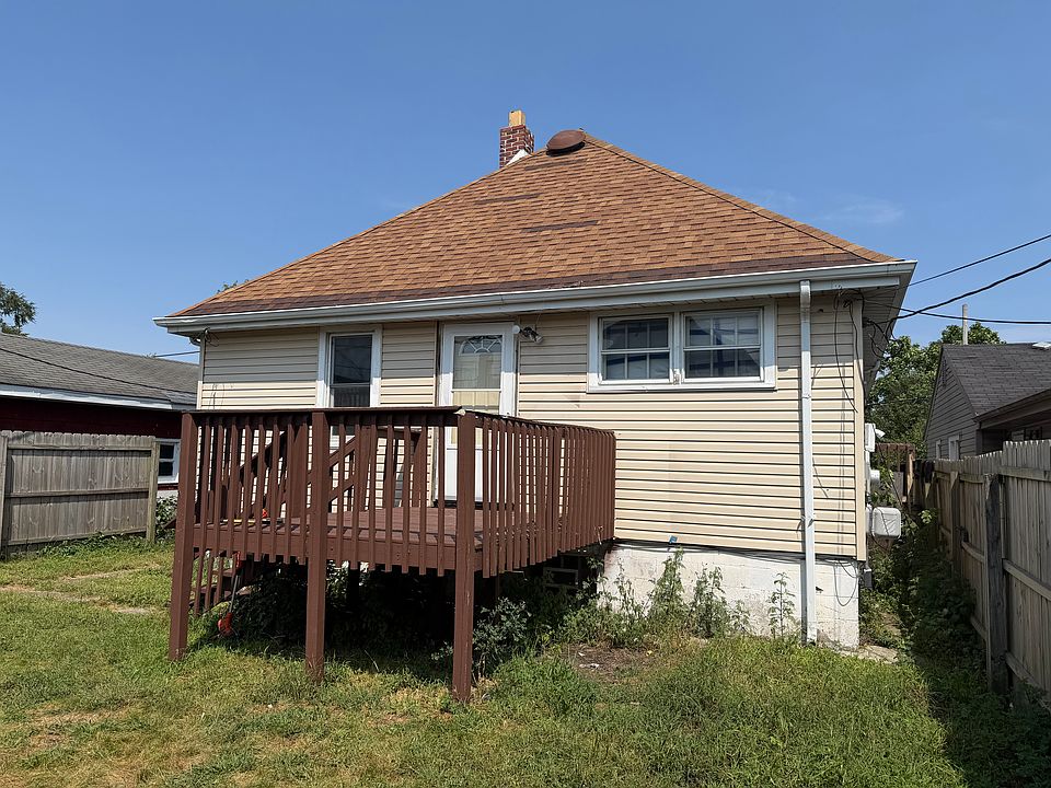 2nd image of 842 Wilcox St
