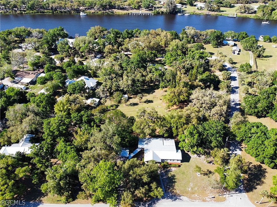 1st image of 200 Riverview Dr