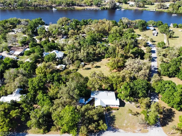 200 Riverview Dr, Labelle, FL 33935